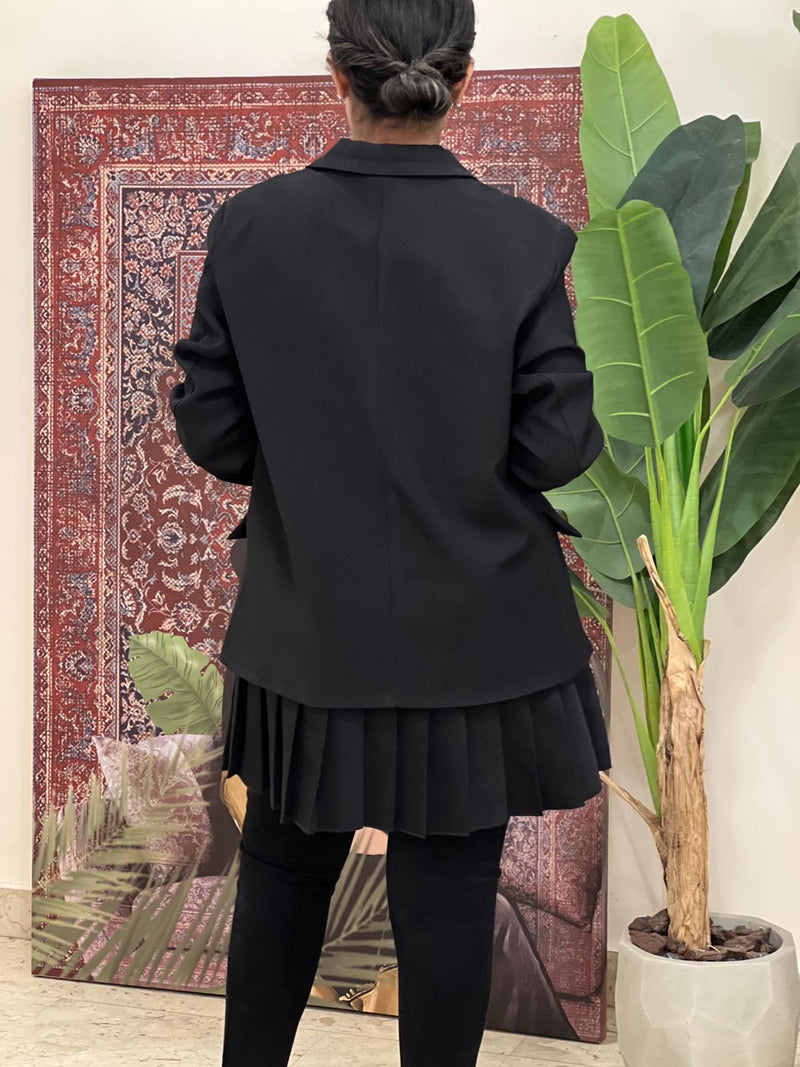 Pleated black jacket