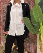 Ruffled collar sleeveless shirt