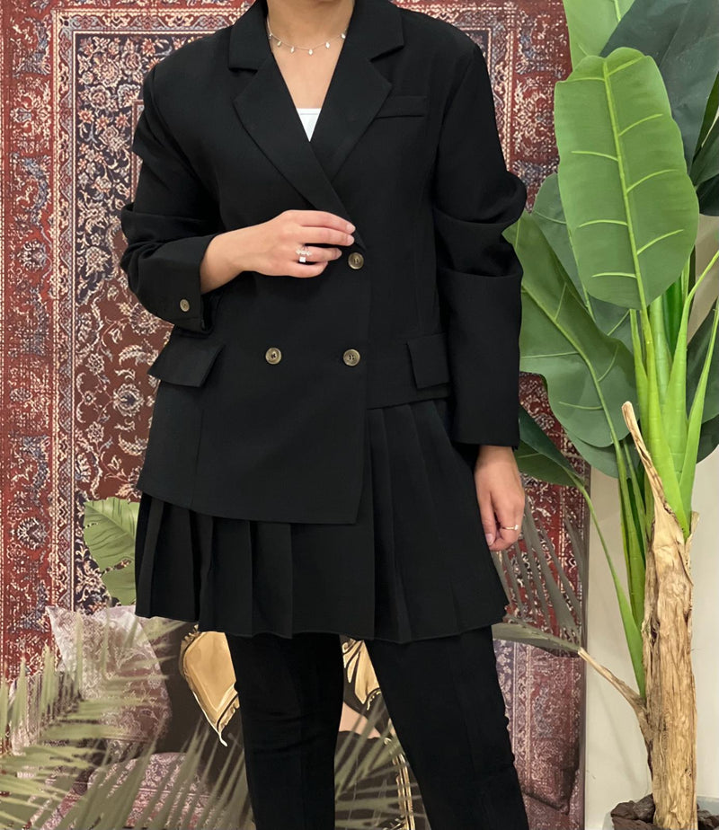 Pleated black jacket