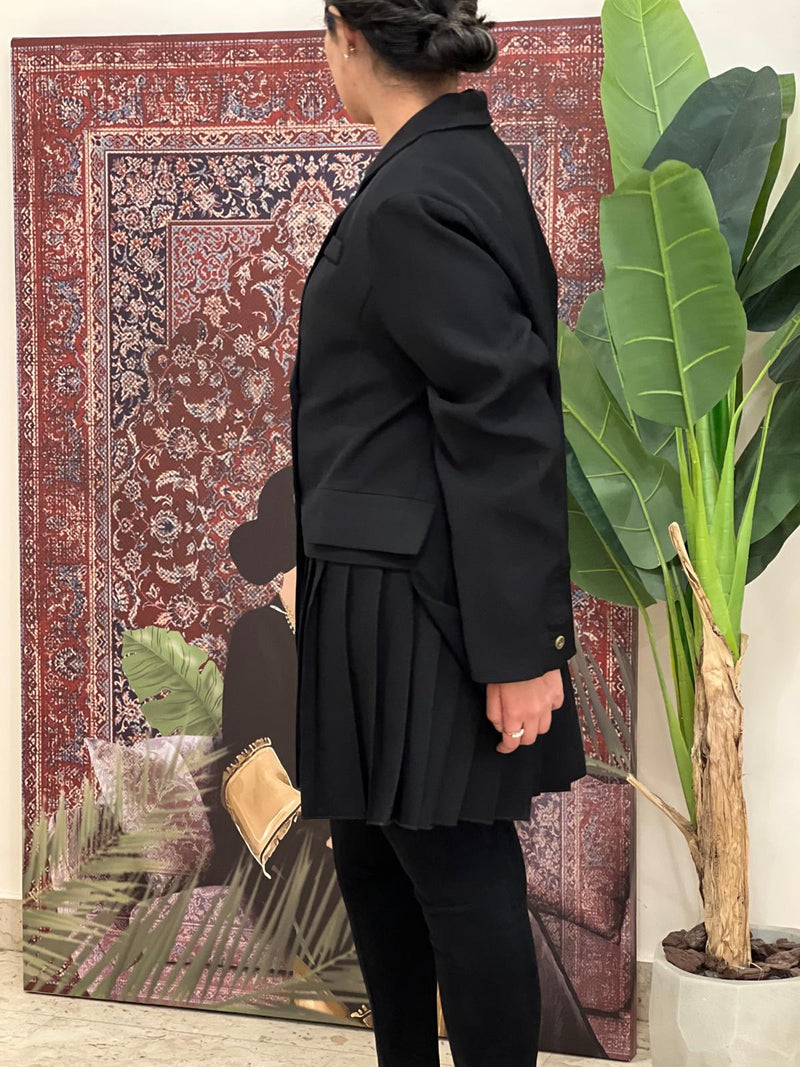Pleated black jacket