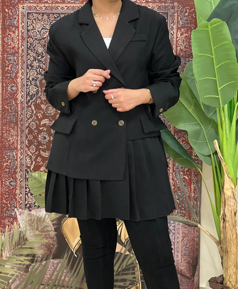 Pleated black jacket