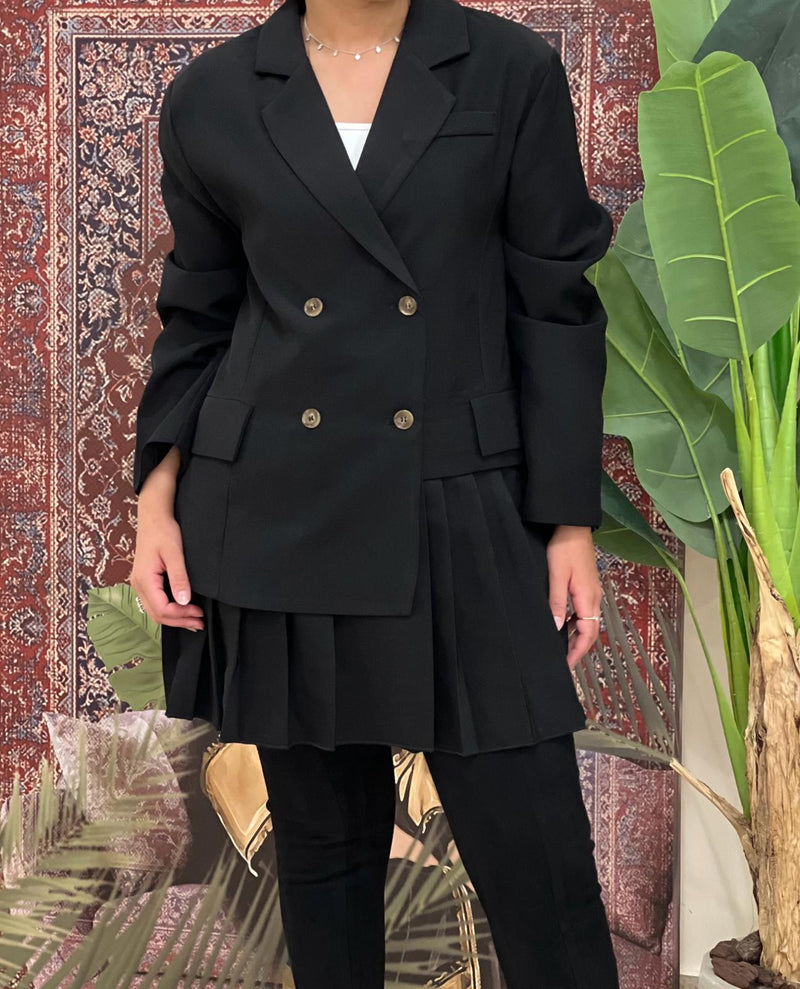 Pleated black jacket