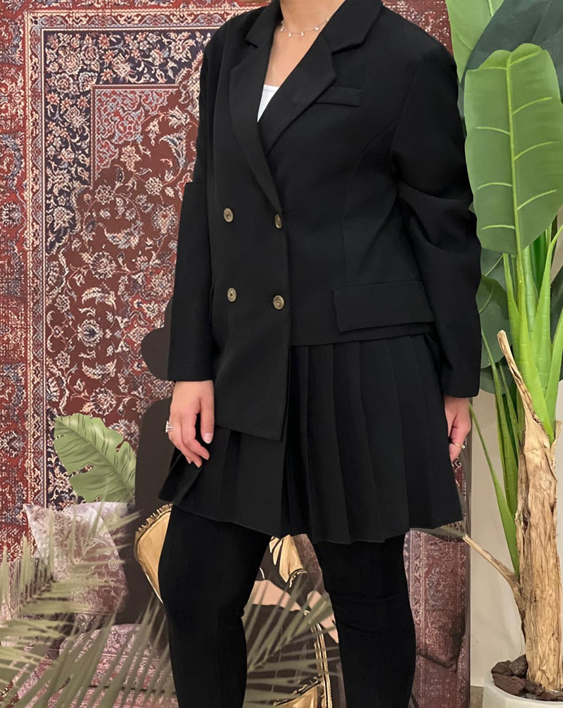 Pleated black jacket
