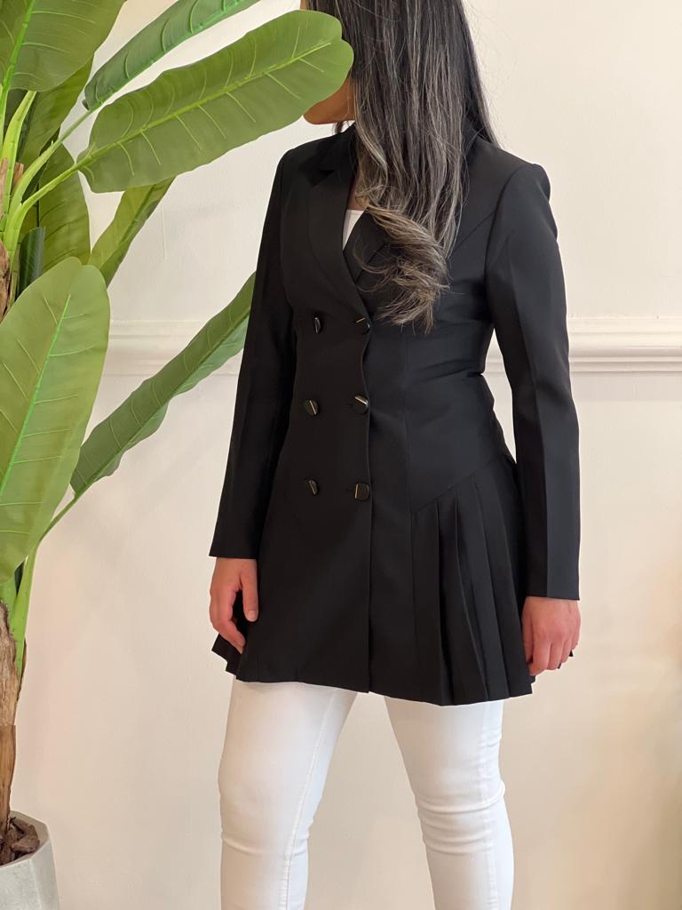 Pleated Black blazer
