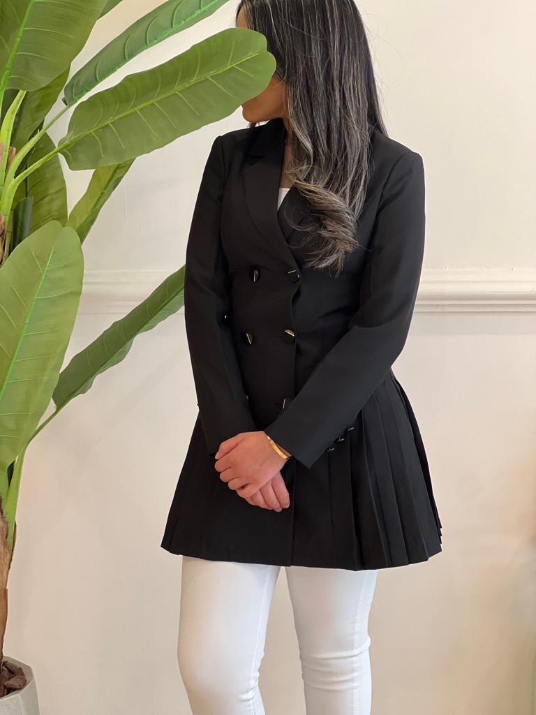 Pleated Black blazer