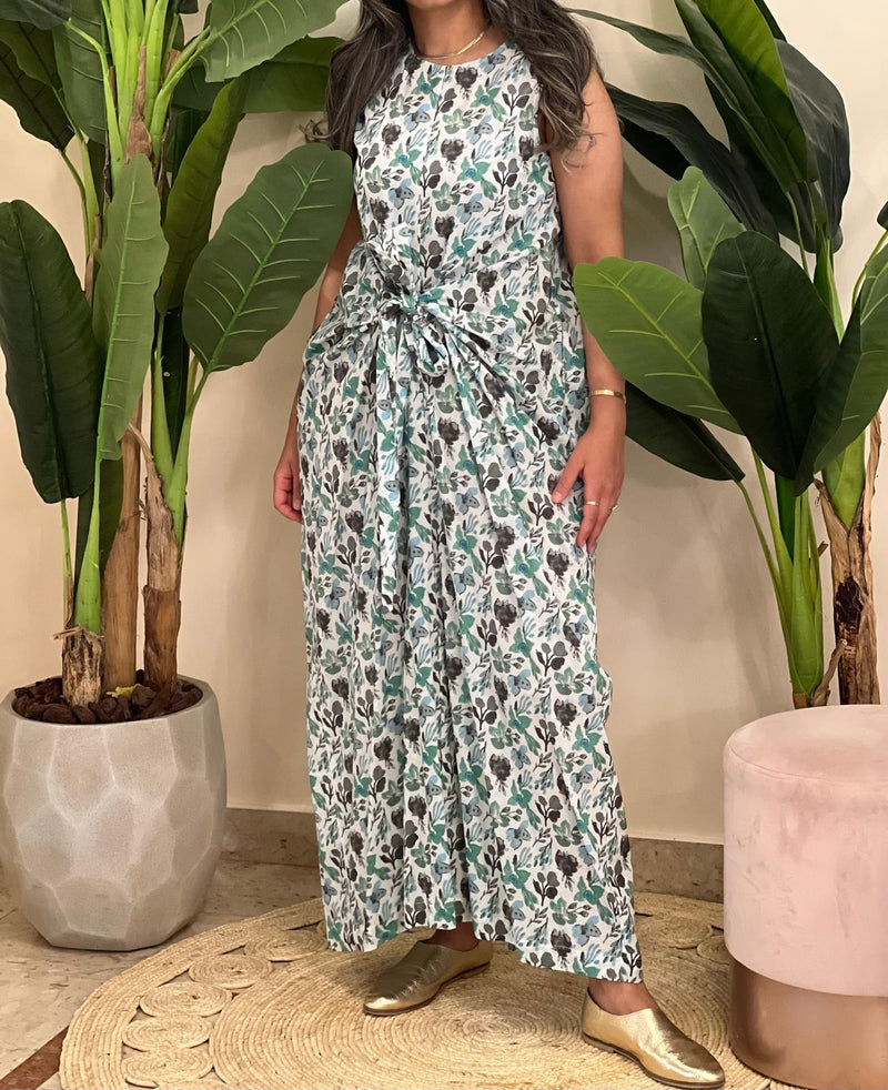 Green sleeveless patterned dress