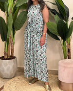 Green sleeveless patterned dress