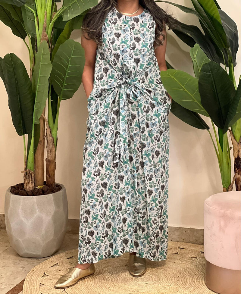 Green sleeveless patterned dress