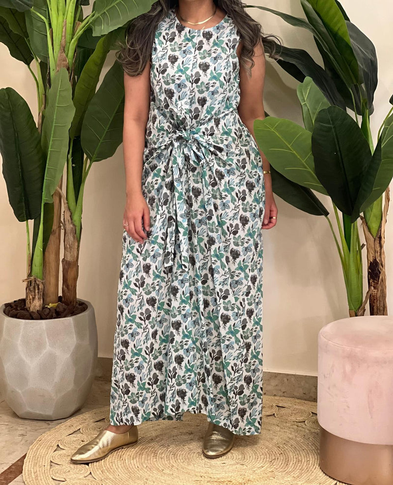 Green sleeveless patterned dress