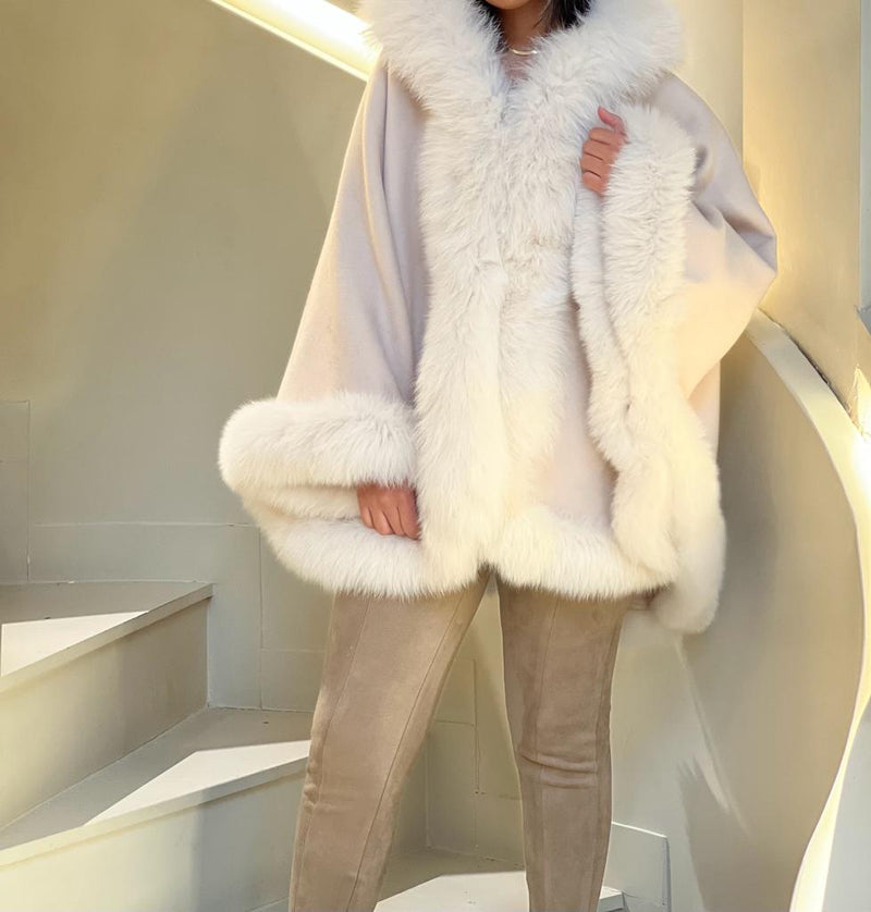 Beige cape with Fur