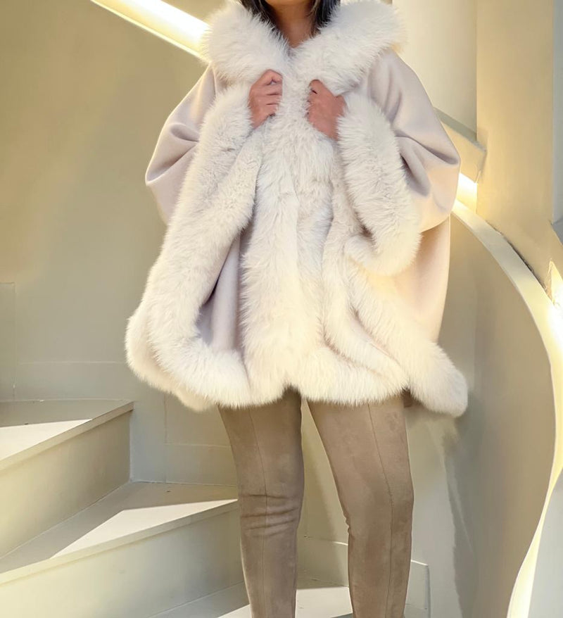 Beige cape with Fur