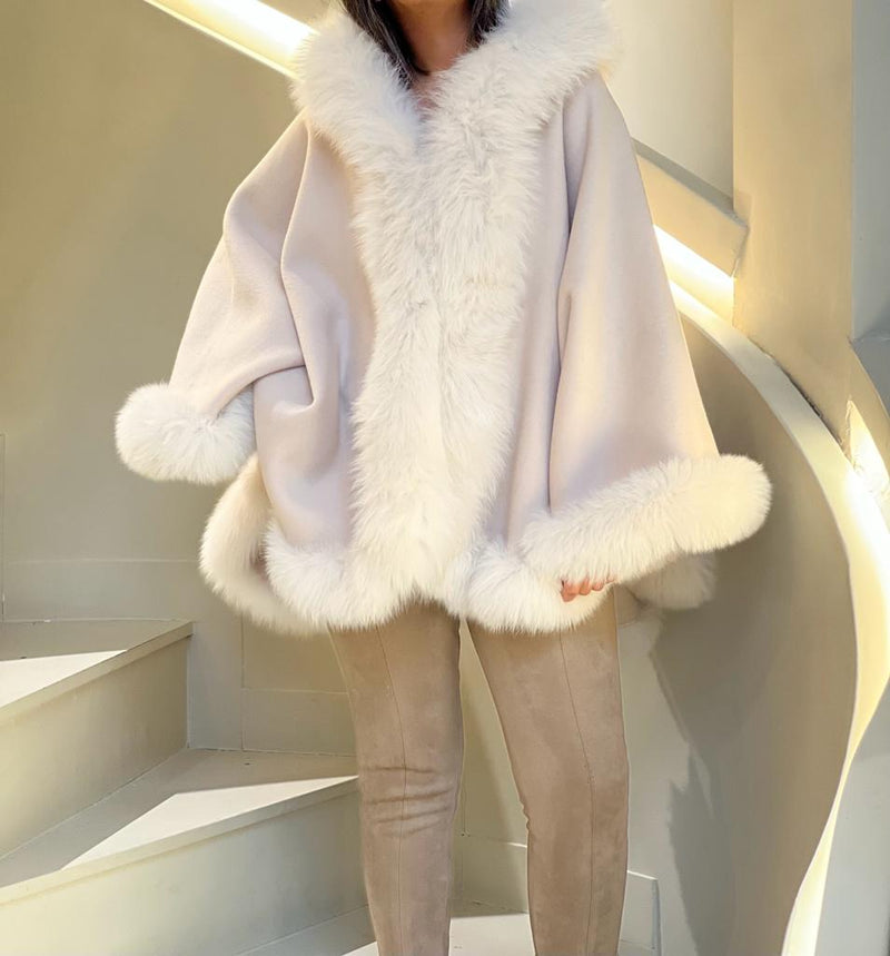Beige cape with Fur