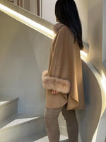 Beige cape with Fur collar