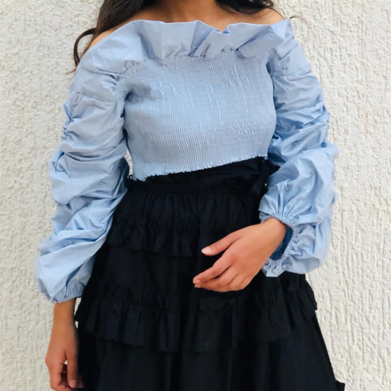 off shoulders cropped blue top