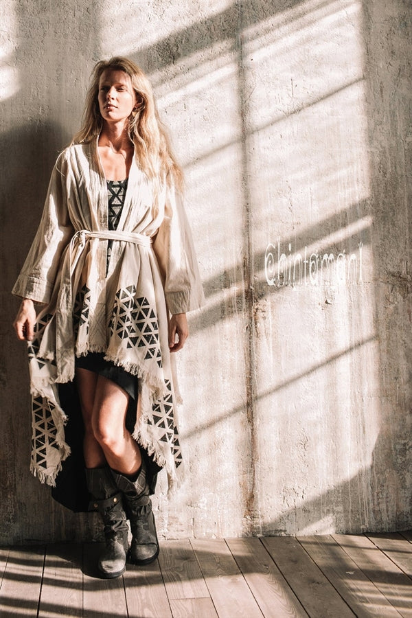 Asymmetric beige and black cardigan